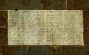 Epigrafe con iscrizione celebrativa di Firenze sulla facciata del Palazzo del Capitano del Popolo (oggi Palazzo del Bargello, datata 1255)